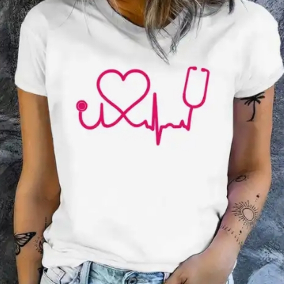 🏥👩🏻‍⚕️FREE WITH SCRUB PURCHASE -👩🏻‍⚕️🏥 Heartbeat White T-Shirt - Picture 1 of 2